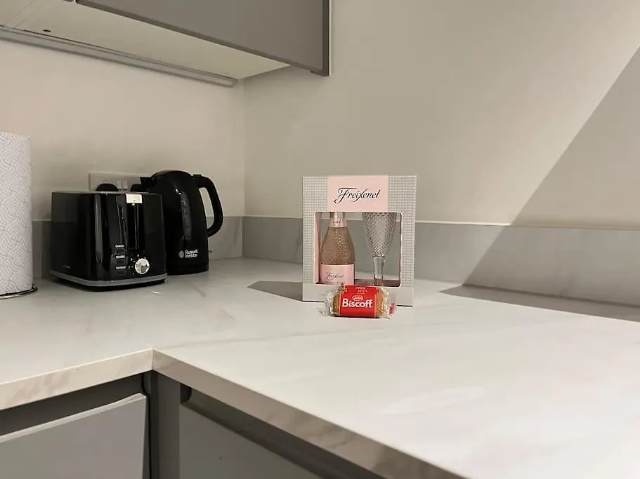 2Bed On Elizabeth Line-5Mins To Excel Custom House Apartment Abbey Wood 0*,  United Kingdom